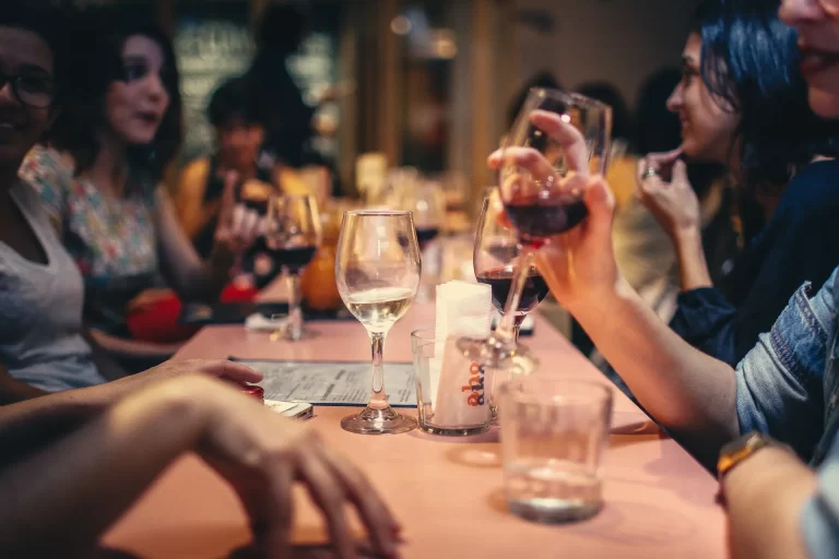 Te explicamos la experiencia de disfrutar un buen vino